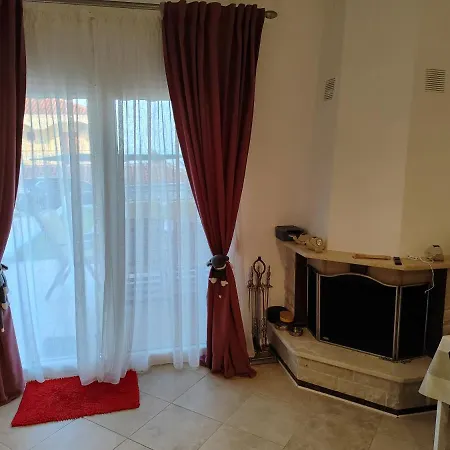 Lela Apartment Kryopigi