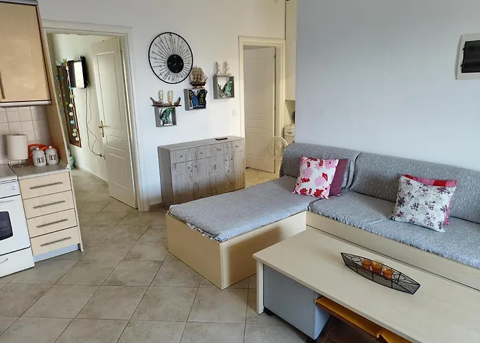 Lela Apartment شقة *